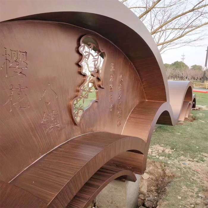 不銹鋼仿古拉絲漆為櫻花小鎮增添一份不一樣的色彩